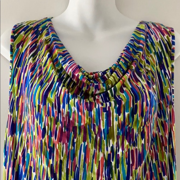 A scoop neck blouse/shirt - Picture 2 of 4